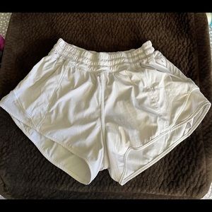 Lululemon Hottie Hot Shorts 2.5”